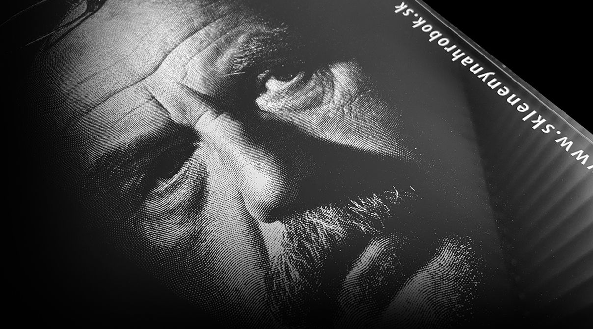 Skleněný náhrobek - Glass tombstones