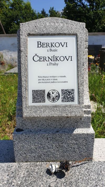 Placa de vidrio para una tumba de urna