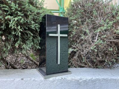 Jarrón para tumba con cruz de acero inoxidable