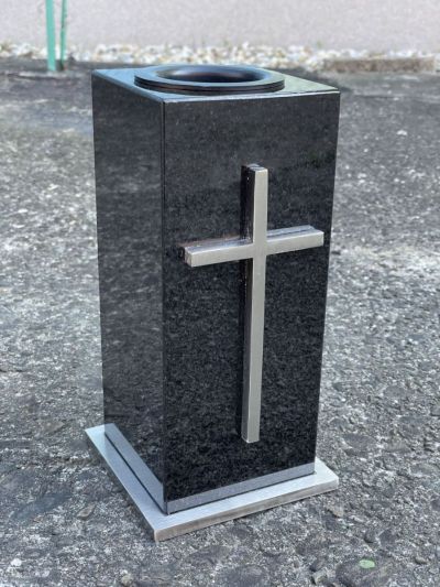 Jarrón con cruz de acero inoxidable