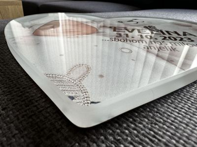 Lápida de vidrio para un bebé