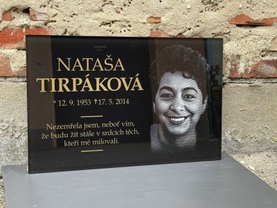 Lápida de vidrio con garantía de color de 100 años para exteriores