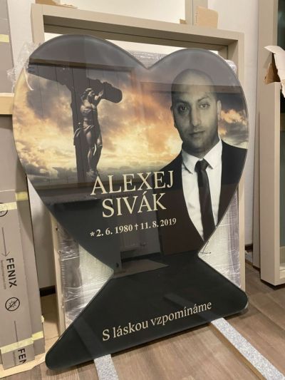 Lápida de vidrio con garantía de durabilidad del color de 100 años en exteriores