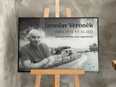 Lápida de vidrio con garantía de color de 100 años para exteriores