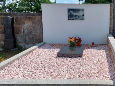 Lápida de vidrio con garantía de color de 100 años en exteriores