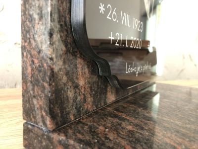 Lápida de vidrio con garantía de color de 100 años en exteriores