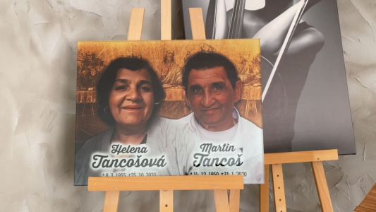 Lápida de vidrio con garantía de color de 100 años en exteriores