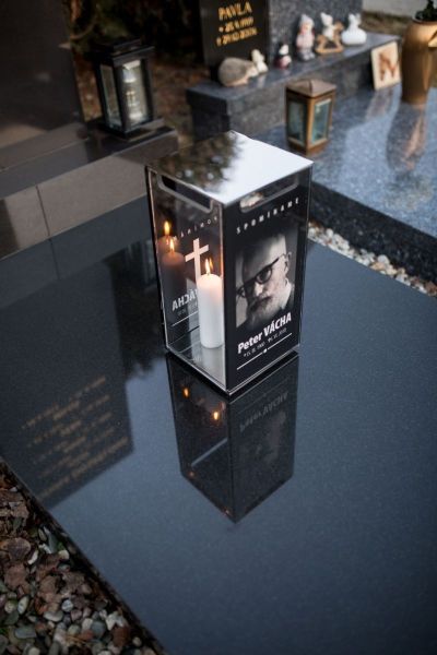 Linterna con rostro en acabado de acero inoxidable