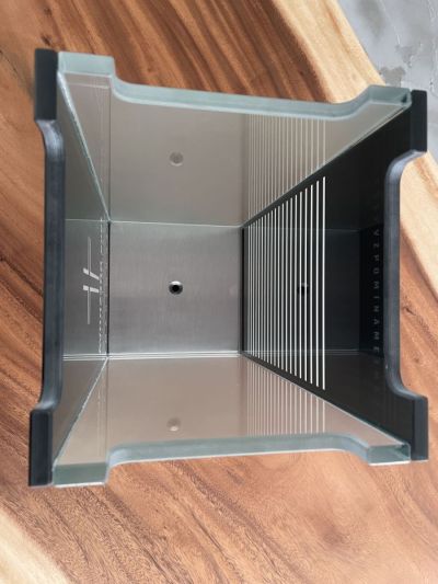 Linterna con rostro en acabado de acero inoxidable